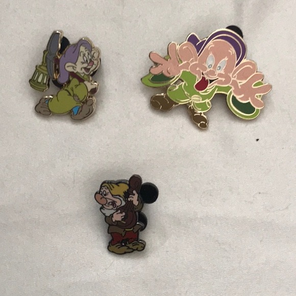 Sold   12 pin Seven Dwarf bundle - Picture 4 of 6